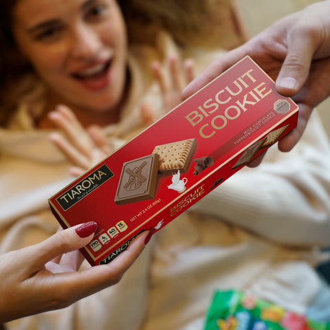 Milk Chocolate Topped Biscuit Cookie - Premium Quality European Petit Biscuit (Individually Boxed, %55 Cocoa Mass, Pack of 6)